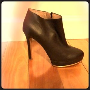 Vince Camuto booties size 6